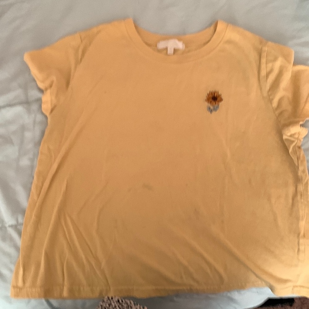 Yellow shirt with a little flower size M